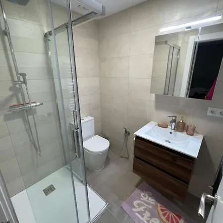 Recien Reformado En Junto Iglesia * Сомо